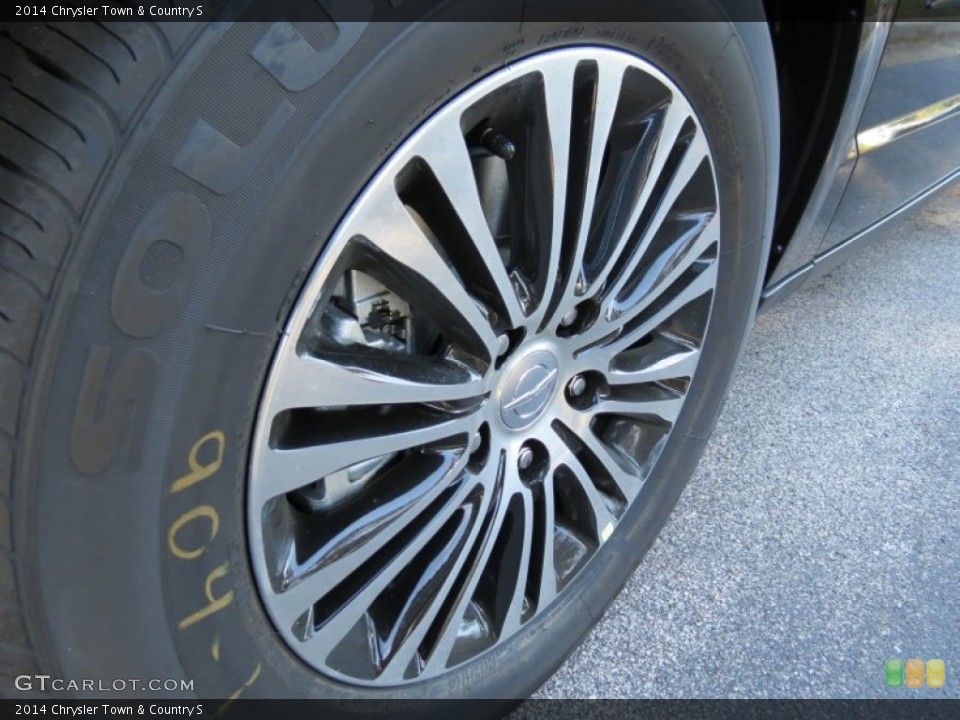 2014 Chrysler Town & Country S Wheel and Tire Photo #87280691