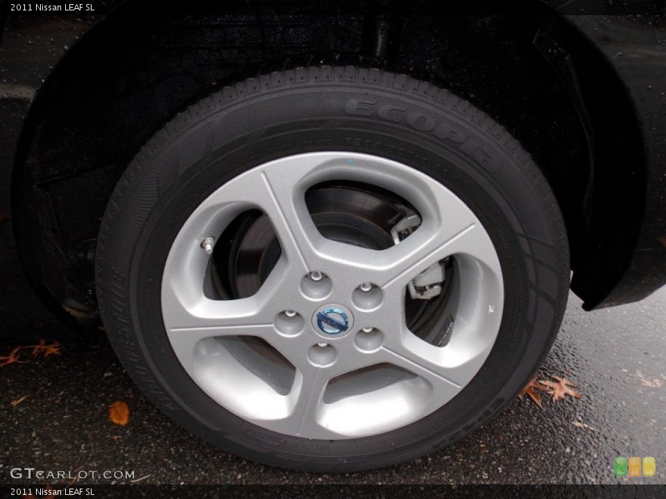2011 Nissan LEAF Wheels and Tires