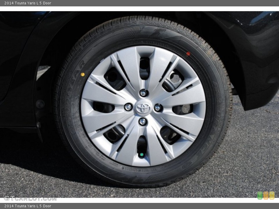 2014 Toyota Yaris L 5 Door Wheel and Tire Photo #87873703