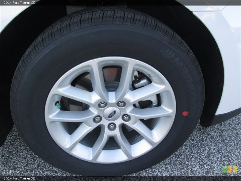 2014 Ford Taurus SE Wheel and Tire Photo #88888162