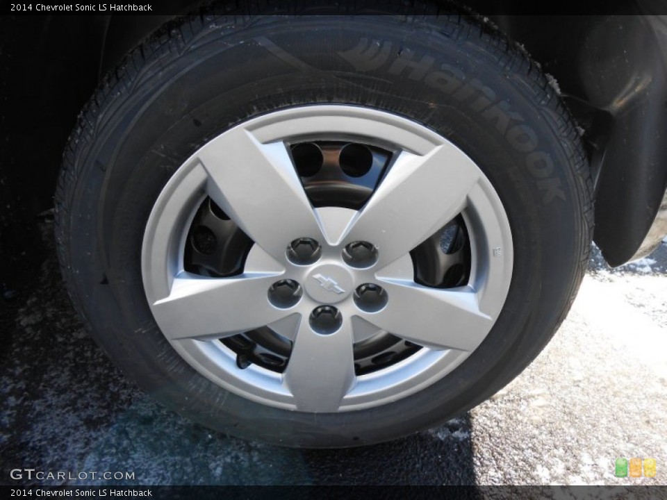 2014 Chevrolet Sonic LS Hatchback Wheel and Tire Photo #89000825