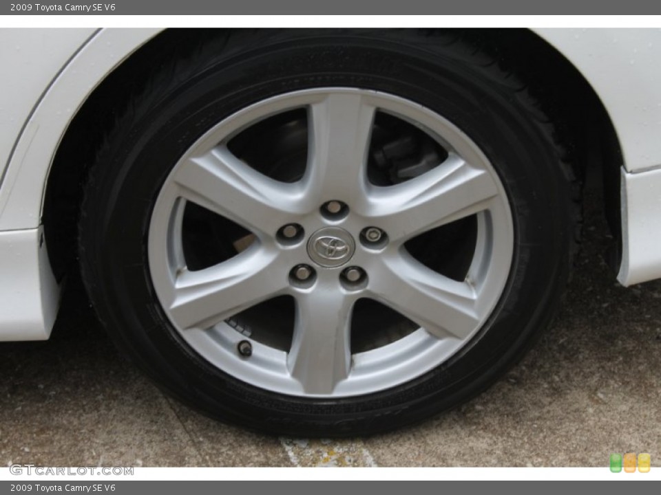 2009 Toyota Camry SE V6 Wheel and Tire Photo #89560456