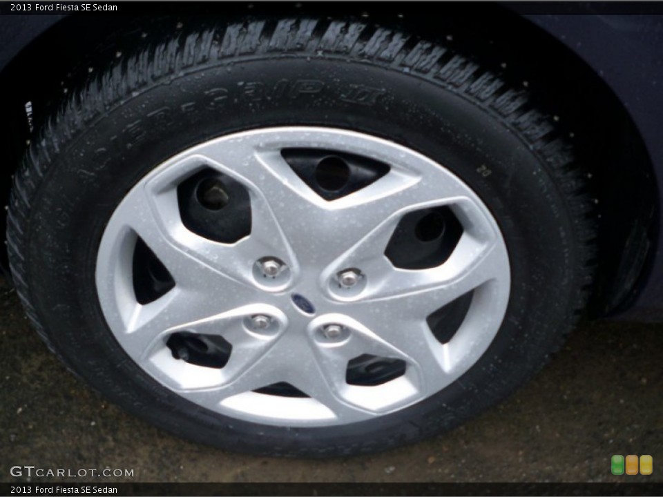 2013 Ford Fiesta SE Sedan Wheel and Tire Photo #89609420