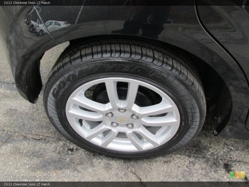 2013 Chevrolet Sonic LT Hatch Wheel and Tire Photo #89656971