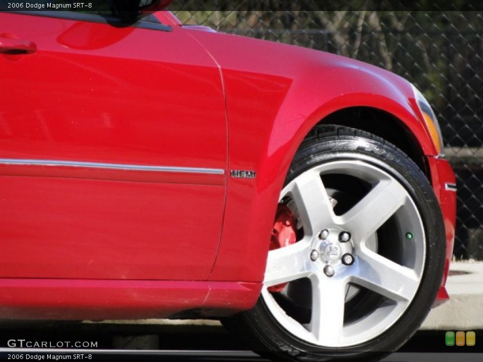 2006 Dodge Magnum SRT-8 Wheel and Tire Photo #89681091