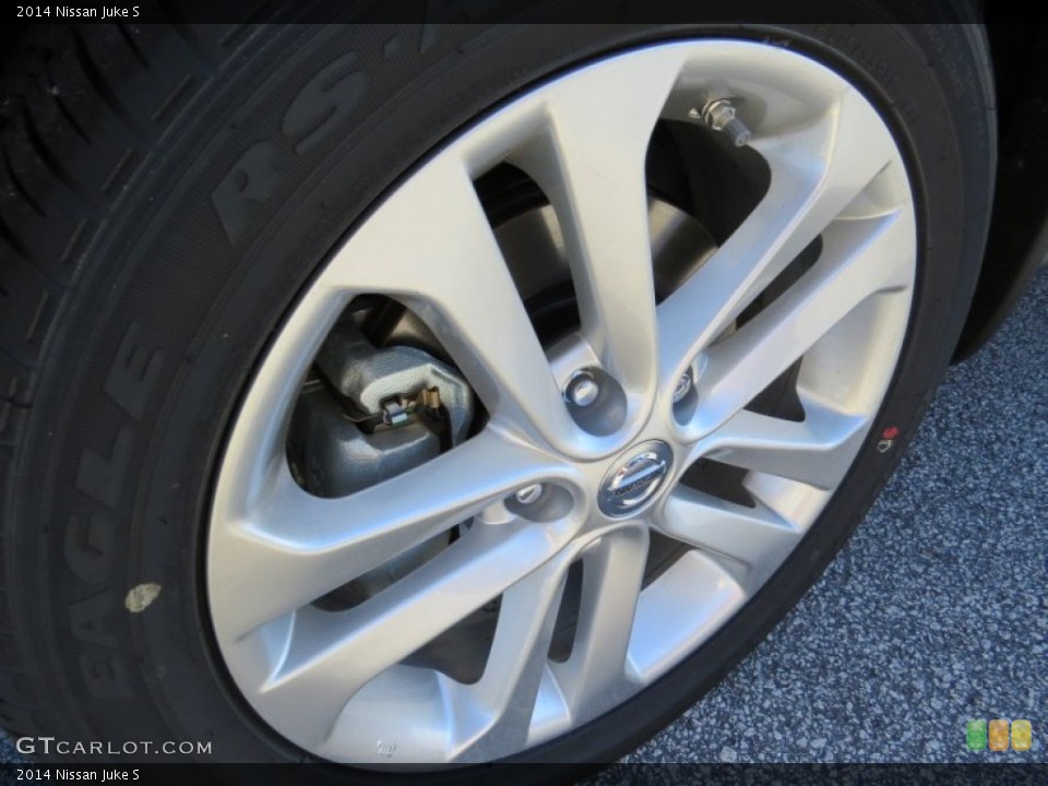 2014 Nissan Juke S Wheel and Tire Photo #89762639