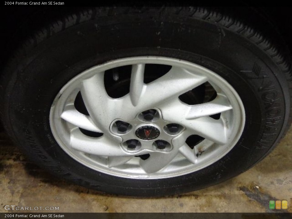 2004 Pontiac Grand Am SE Sedan Wheel and Tire Photo #89876026