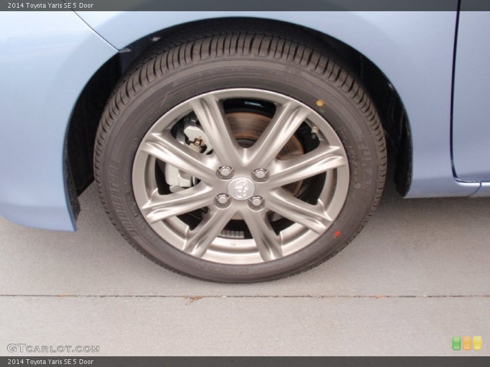 2014 Toyota Yaris SE 5 Door Wheel and Tire Photo #90073527