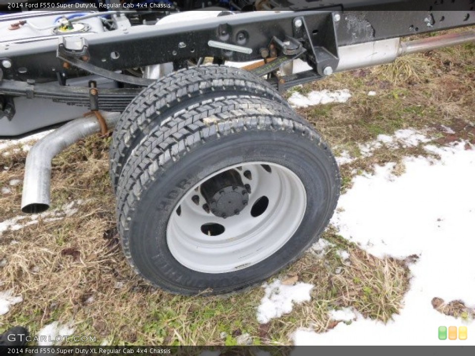 2014 Ford F550 Super Duty XL Regular Cab 4x4 Chassis Wheel and Tire Photo #90308358