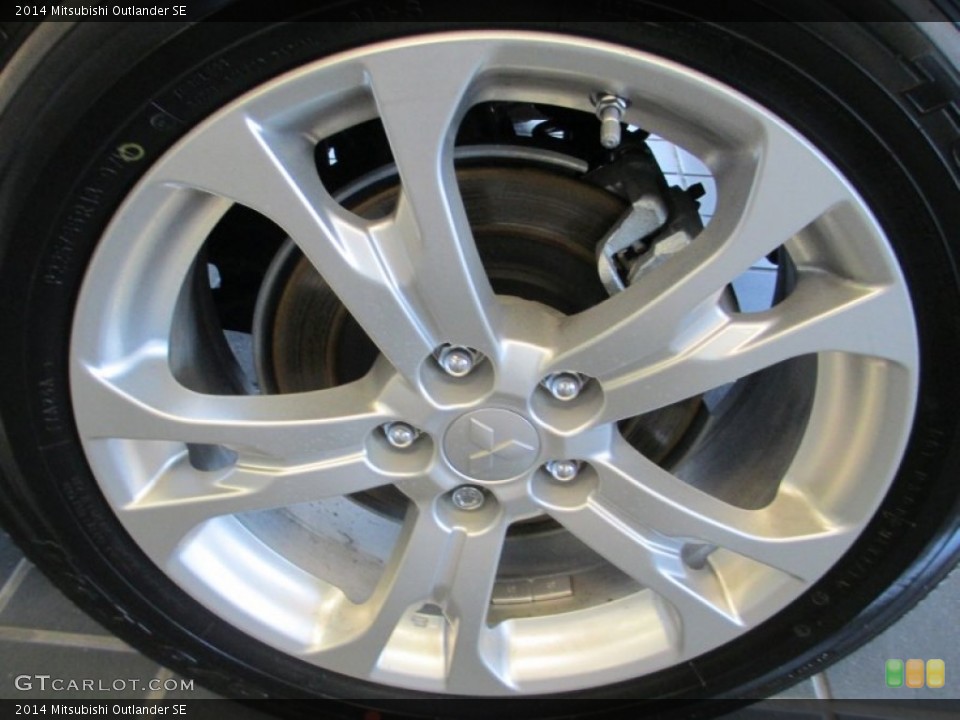 2014 Mitsubishi Outlander SE Wheel and Tire Photo #90526555