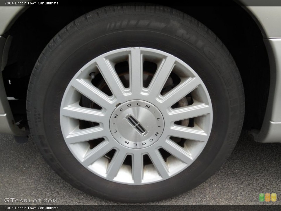 2004 Lincoln Town Car Ultimate Wheel and Tire Photo #93471568