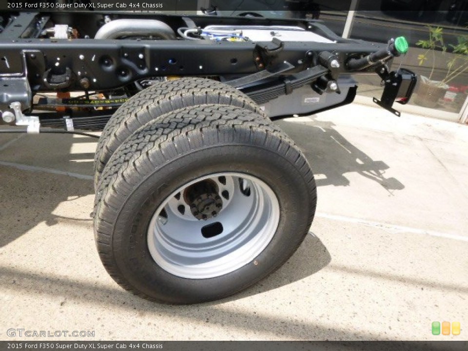 2015 Ford F350 Super Duty XL Super Cab 4x4 Chassis Wheel and Tire Photo #95613065