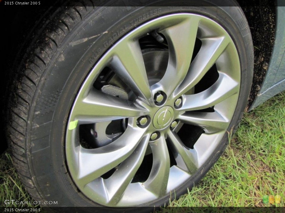 2015 Chrysler 200 S Wheel and Tire Photo #96512013