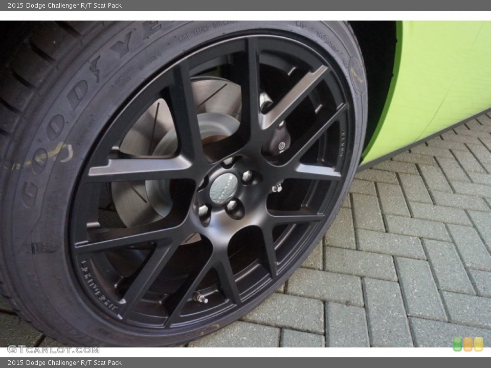 2015 Dodge Challenger R/T Scat Pack Wheel and Tire Photo #99932376