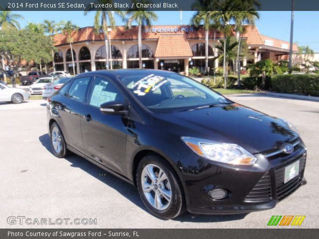 2014 Ford Focus SE Sedan in Tuxedo Black