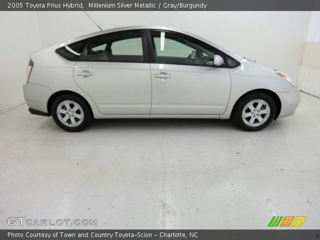2005 Toyota Prius Hybrid in Millenium Silver Metallic