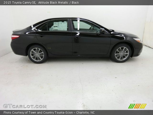 2015 Toyota Camry SE in Attitude Black Metallic