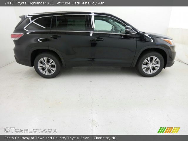 2015 Toyota Highlander XLE in Attitude Black Metallic