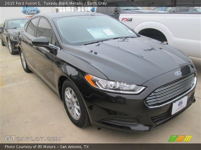 2015 Ford Fusion S in Tuxedo Black Metallic