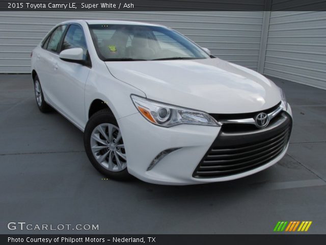 2015 Toyota Camry LE in Super White
