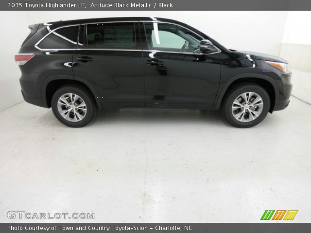 2015 Toyota Highlander LE in Attitude Black Metallic