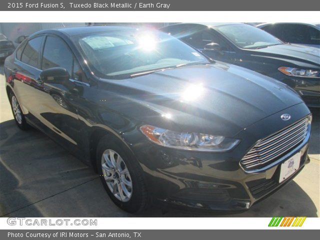2015 Ford Fusion S in Tuxedo Black Metallic