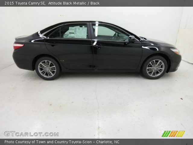 2015 Toyota Camry SE in Attitude Black Metallic