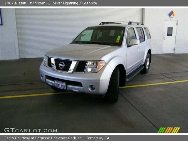 2007 Nissan Pathfinder SE in Silver Lightning