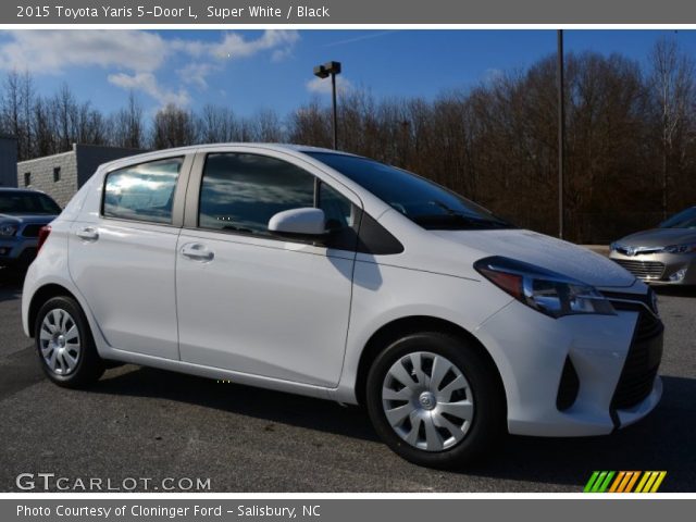 2015 Toyota Yaris 5-Door L in Super White