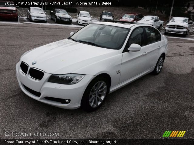 2011 BMW 3 Series 328i xDrive Sedan in Alpine White