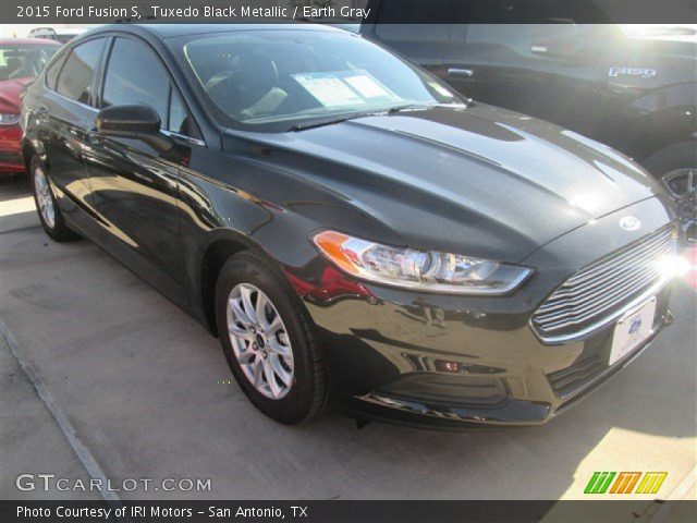 2015 Ford Fusion S in Tuxedo Black Metallic