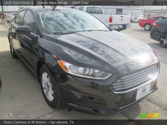 2015 Ford Fusion S in Tuxedo Black Metallic