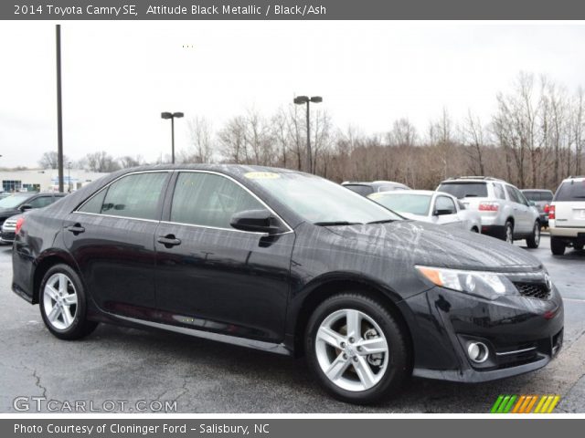 2014 Toyota Camry SE in Attitude Black Metallic