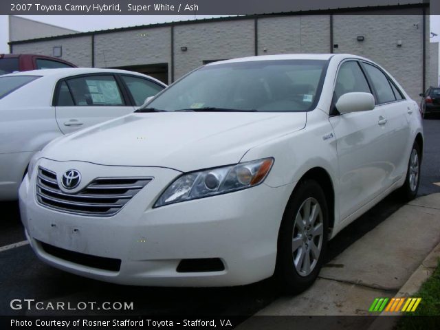 2007 Toyota Camry Hybrid in Super White