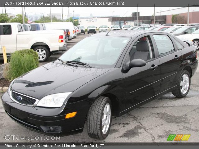 2007 Ford Focus ZX4 SES Sedan in Pitch Black