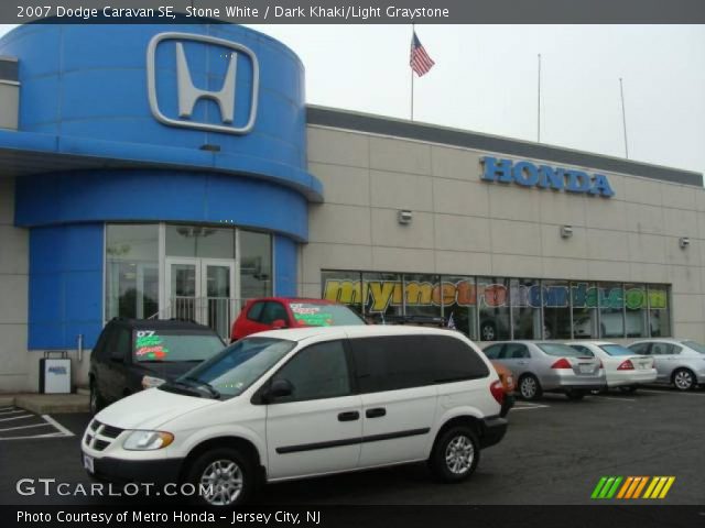 2007 Dodge Caravan SE in Stone White