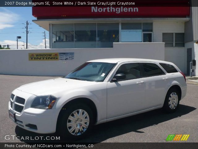 2007 Dodge Magnum SE in Stone White