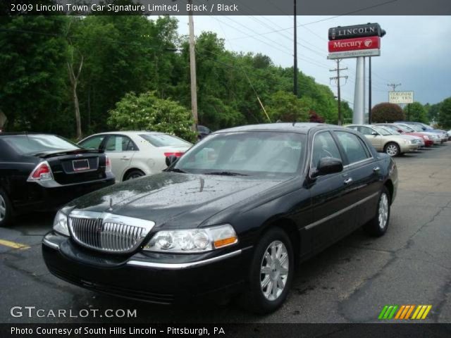 2009 Lincoln Town Car Signature Limited in Black