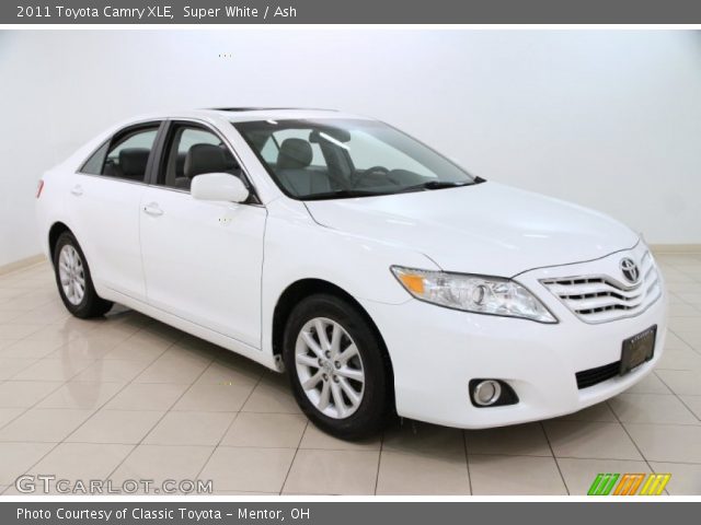 2011 Toyota Camry XLE in Super White
