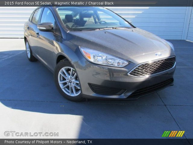 2015 Ford Focus SE Sedan in Magnetic Metallic