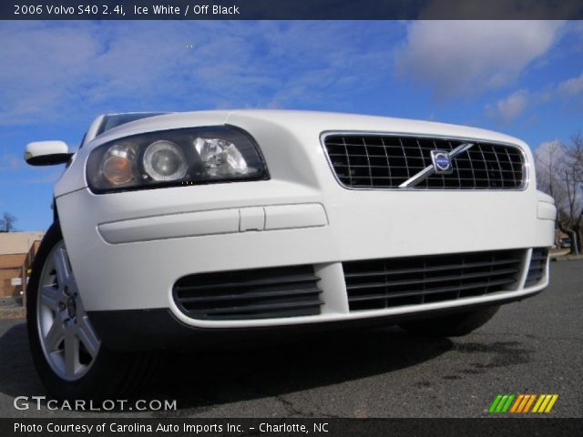 2006 Volvo S40 2.4i in Ice White