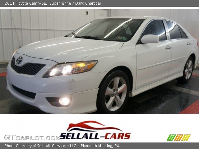 2011 Toyota Camry SE in Super White