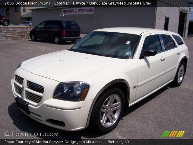 2005 Dodge Magnum SXT in Cool Vanilla White