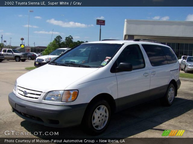 2002 Toyota Sienna LE in Super White
