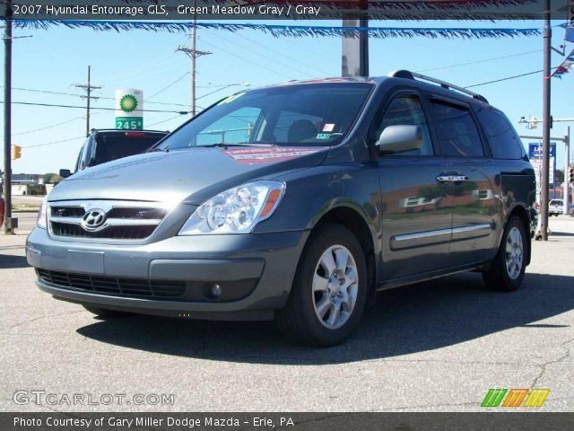 2007 Hyundai Entourage GLS in Green Meadow Gray