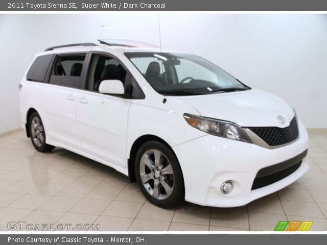 2011 Toyota Sienna SE in Super White