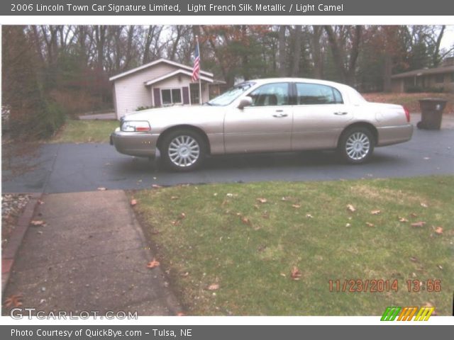 2006 Lincoln Town Car Signature Limited in Light French Silk Metallic