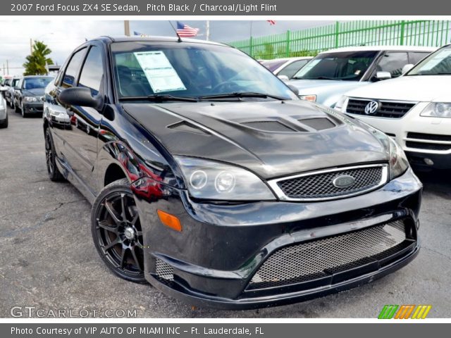 2007 Ford Focus ZX4 SE Sedan in Pitch Black