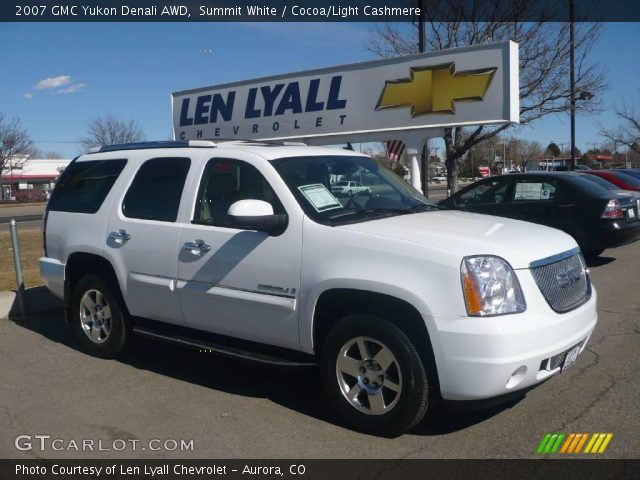 2007 GMC Yukon Denali AWD in Summit White