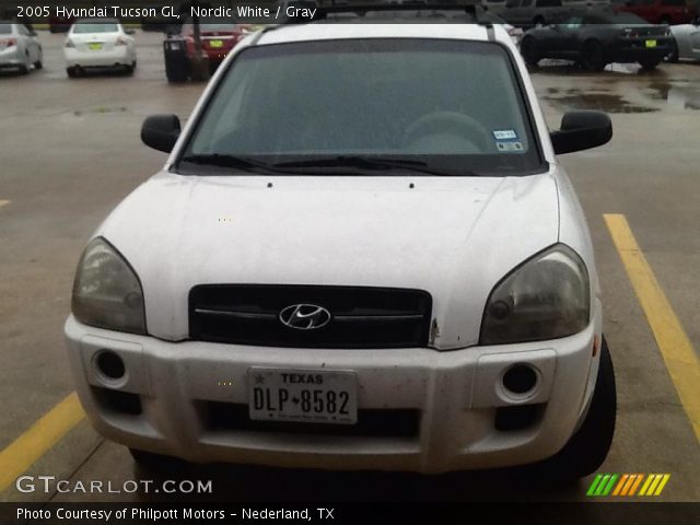 2005 Hyundai Tucson GL in Nordic White
